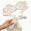 ست شورت و سوتین تورگاز دکلته کرم طرح برگ