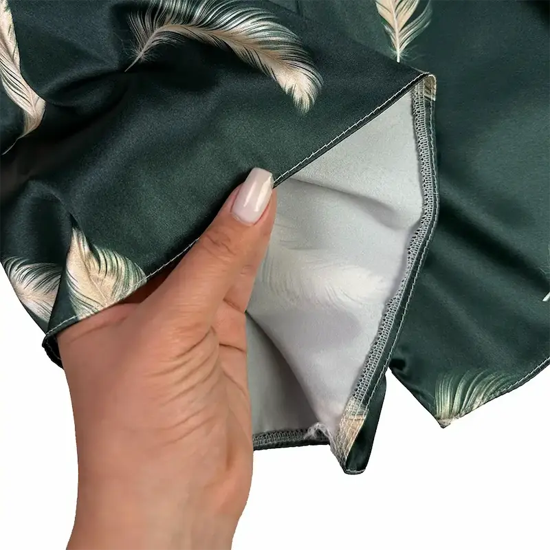 ست لباس خواب ساتن زنانه فانتزی 5757 طرح پر سبز