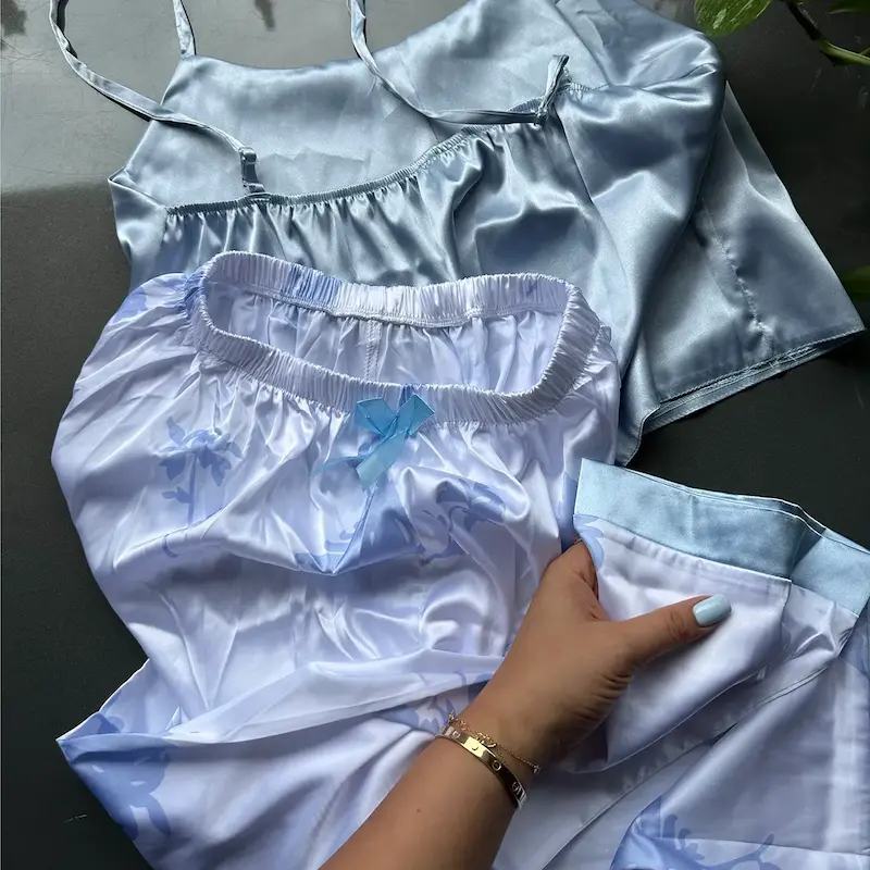 ست تاپ و شلوار ساتن زنانه طرح گل آبی