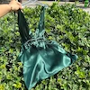 پیراهن ساتن سبز سلطنتی پشت باز زنانه