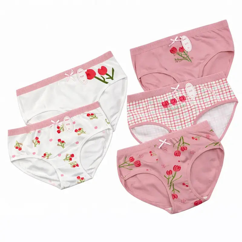 شورت عروسکی کبریتی سفید M&N طرح گل لاله
