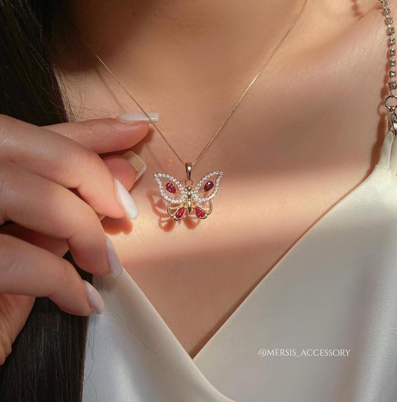 گردنبند پروانه پر کار