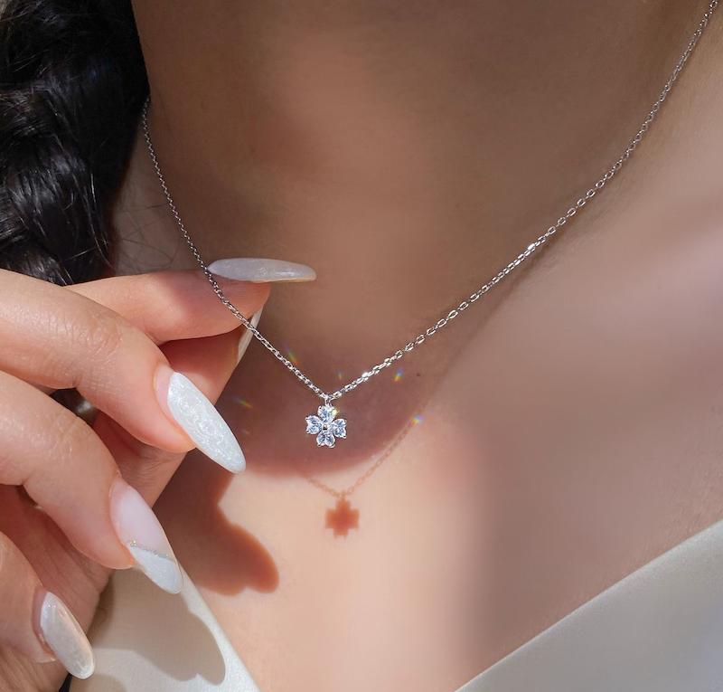 گردنبند گل نقره