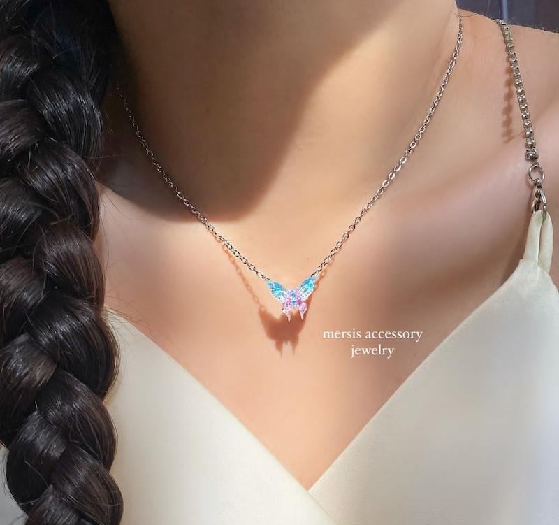 گردنبند پروانه رویایی رنگی