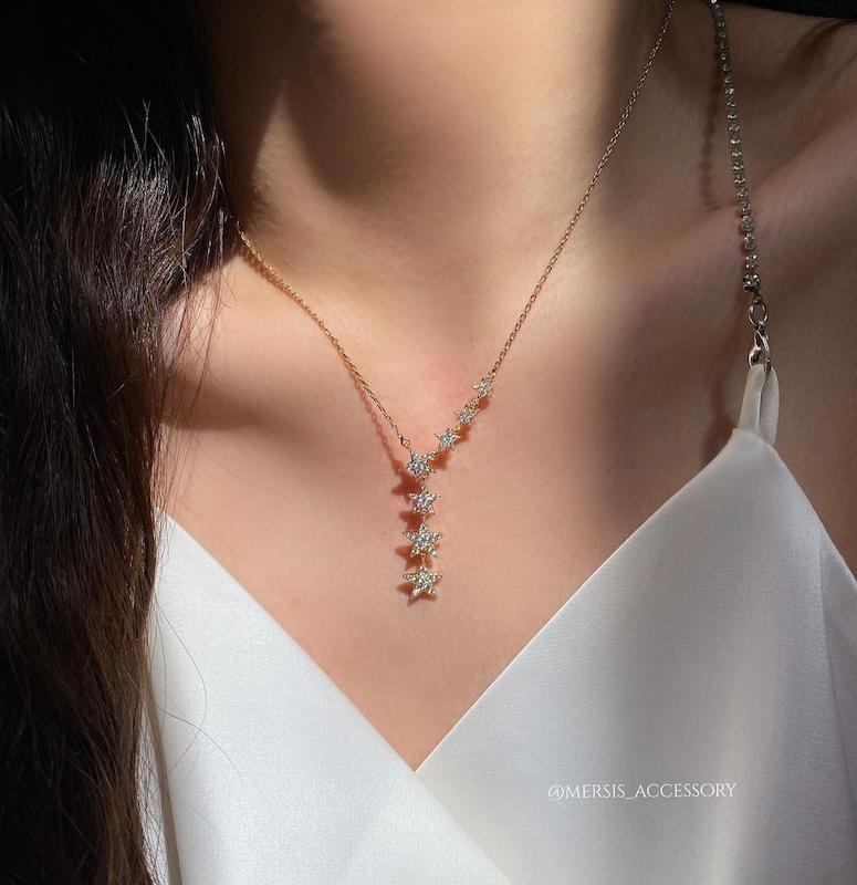 گردنبند ستاره دار