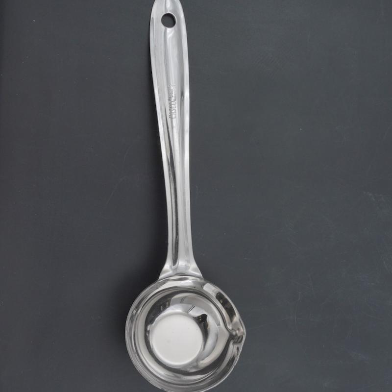 ملاقه شیر لبه دار