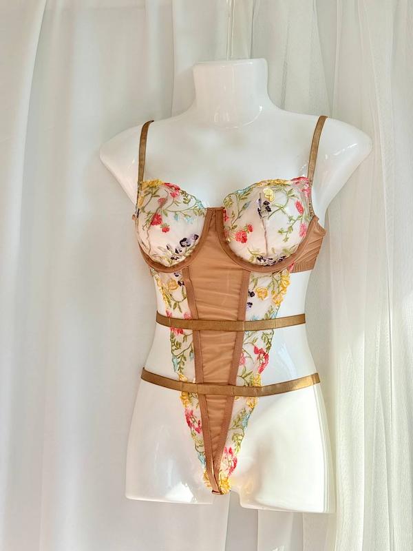 بادی فانتزی دانتل amira طرح گل پاییز