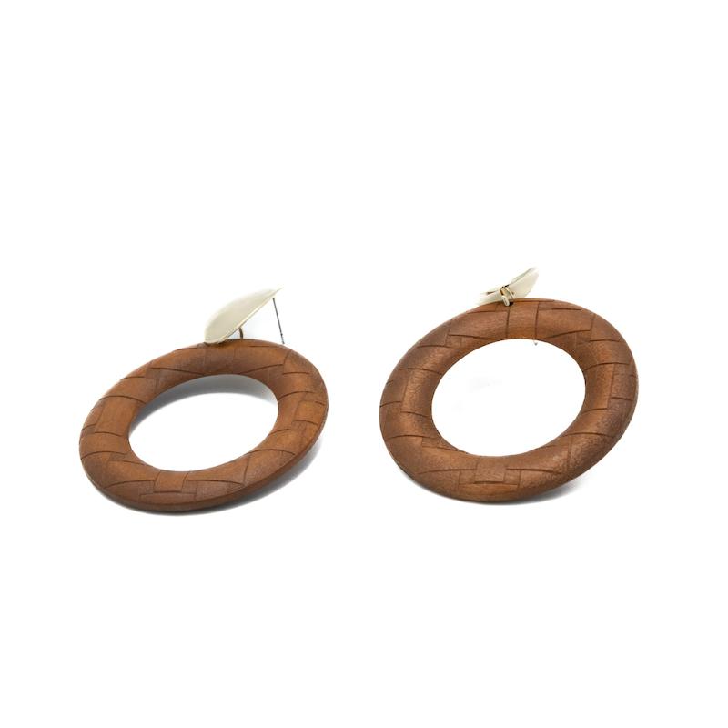گوشواره میخی رنگی، طرح چوب، قهوه‌ای طلایی، دایره A041
