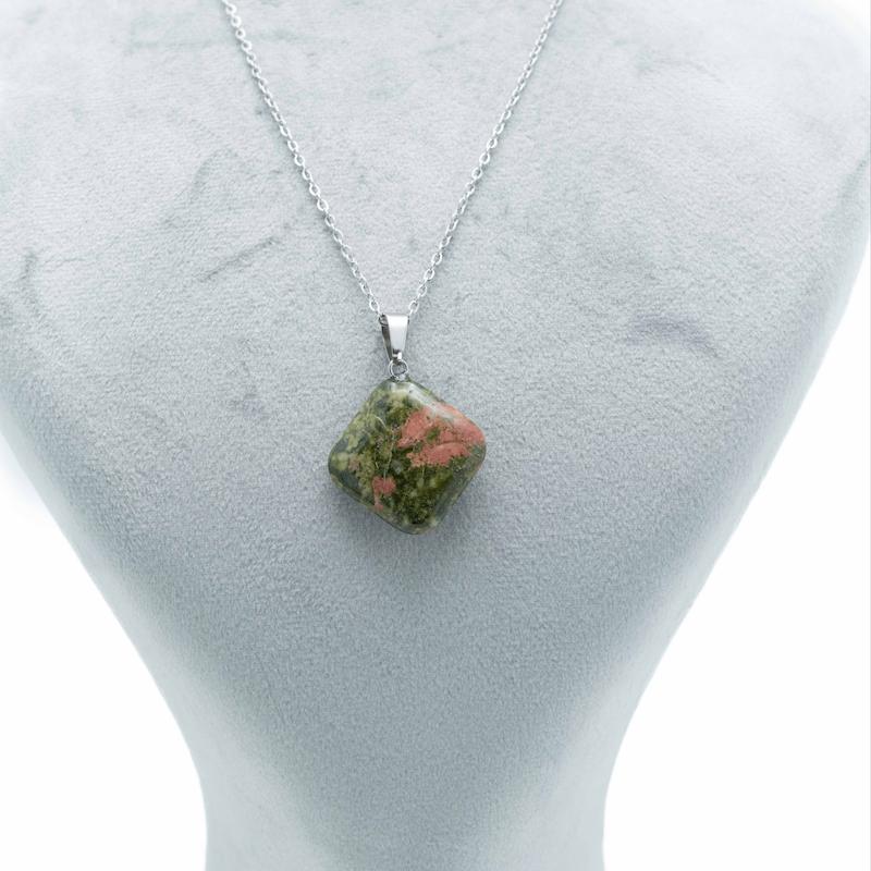 آویز اوناکیت، طرح لوزی، سبز و صورتی، متریال استیل، کد H020