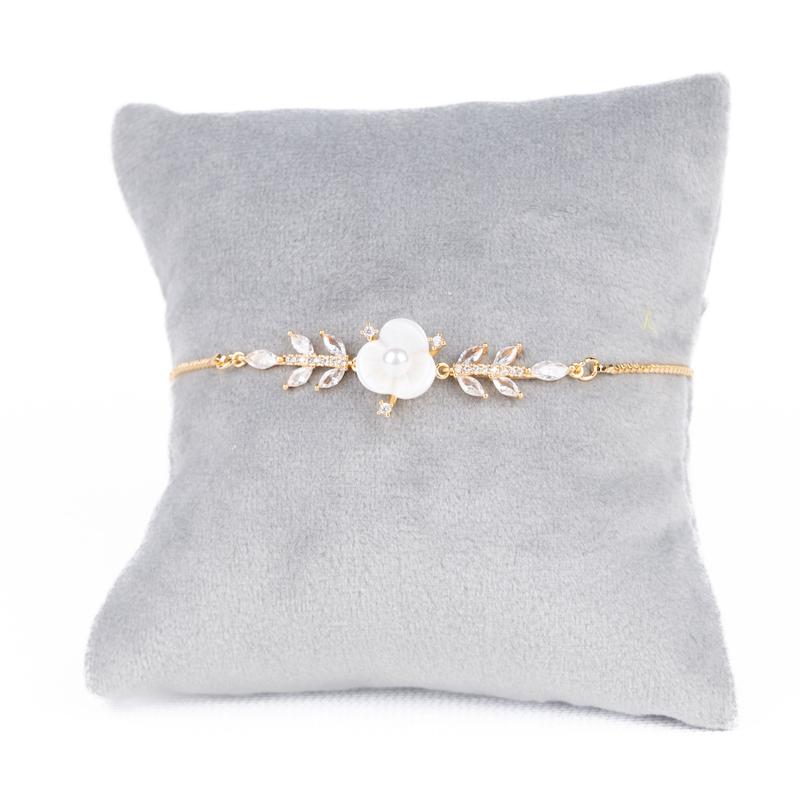 دستبند بند مارشال، طرح گل، صدف، مروارید و نگین، آبکاری رادیوم، کد:C064