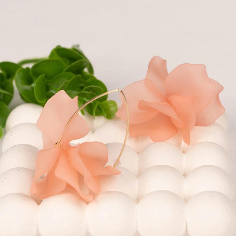 گوشواره حلقه‌ای رزینی، فانتزی، طرح گل واژگون با ساقه خمیده، استیل، کد:A080