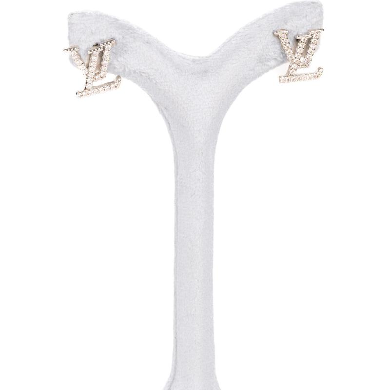 گوشواره میخی، مجلسی، طرح LV (لویی ویتون)، نگین‌دار، آبکاری نقره، کد:A084