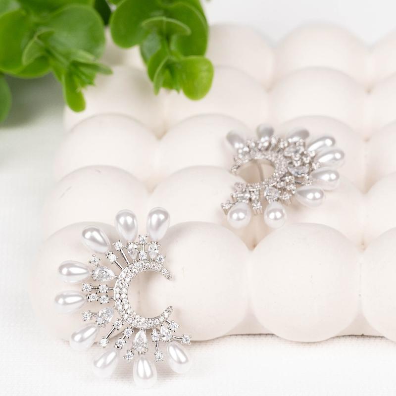 گوشواره طرح جواهر، مجلسی، نیم دایره، هلال ماه، نگین‌دار، مرواریدی، کد: A086