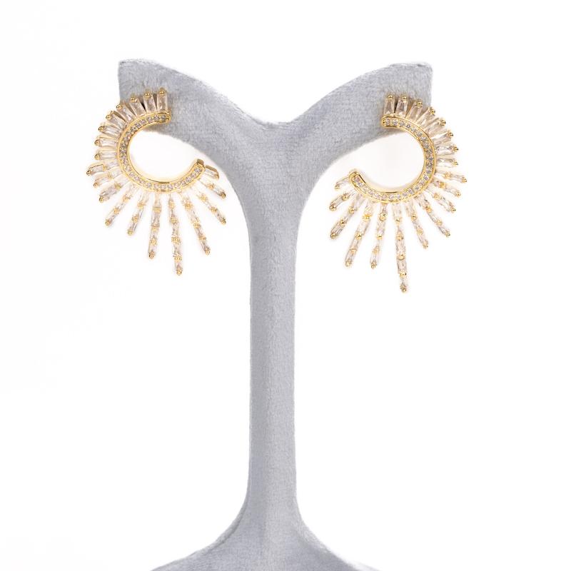 گوشواره میخی، طرح جواهر، نگین‌دار، نیم‌دایره، طلایی، طرح خورشیدی، کد: A087