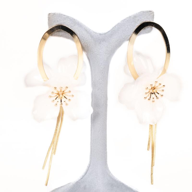 گوشواره میخی فانتزی، رزینی، طرح گل، ریسه‌دار،آبکاری نقره، مینیاتوری کد:A088