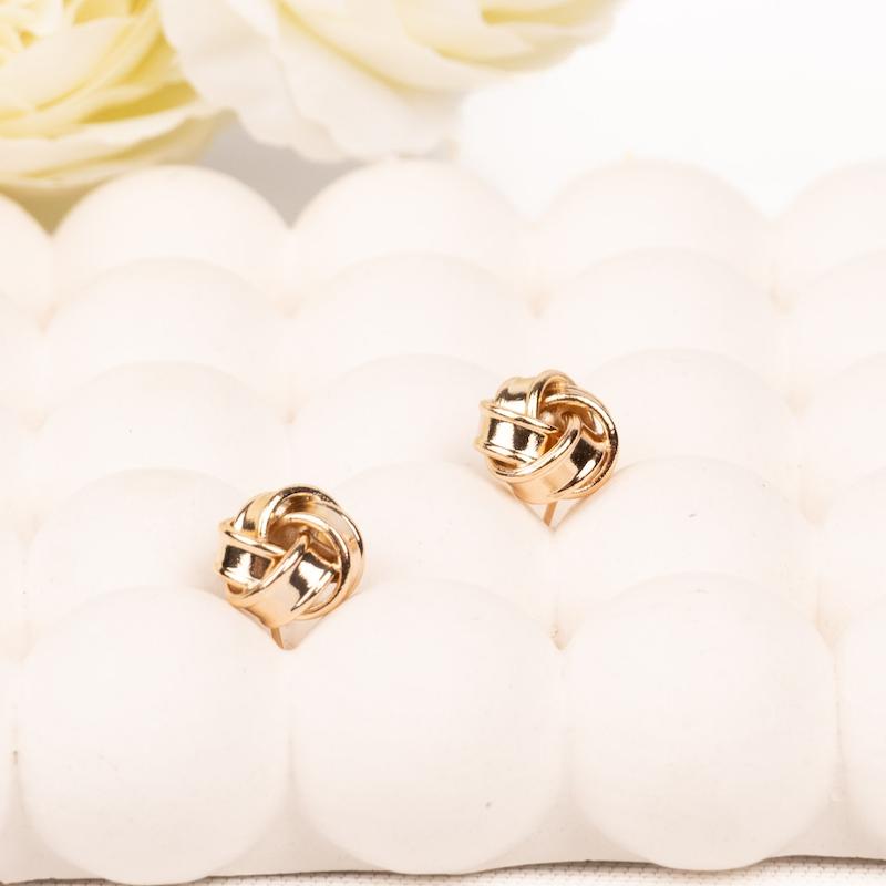 گوشواره میخی مینیمال، طرح گره، ژوپینگ، کد: A0109