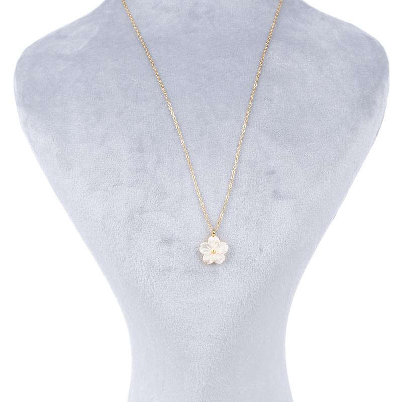 گردنبند مینیمال، با پلاک گل منقوش، صدف، آبکاری رادیوم، کد: D048
