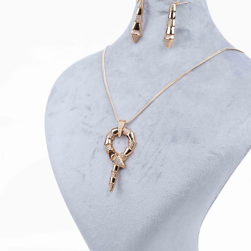 نیمست ژوپینگ، طرح مار بولگاری، شبه طلا، نگین‌دار، کد:E026