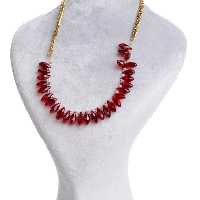 گردنبند یلدایی، ترکیب زنجیر طرح کارتیه، کریستال چند وجهی و مهره سفید، کد: D073 