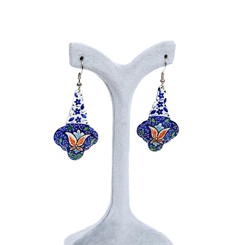 گوشواره دست‌ساز میناکاری لاجوردی، طرح گل، کد: A0128