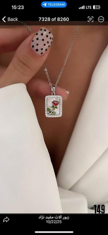 گردنبند گل برجسته 