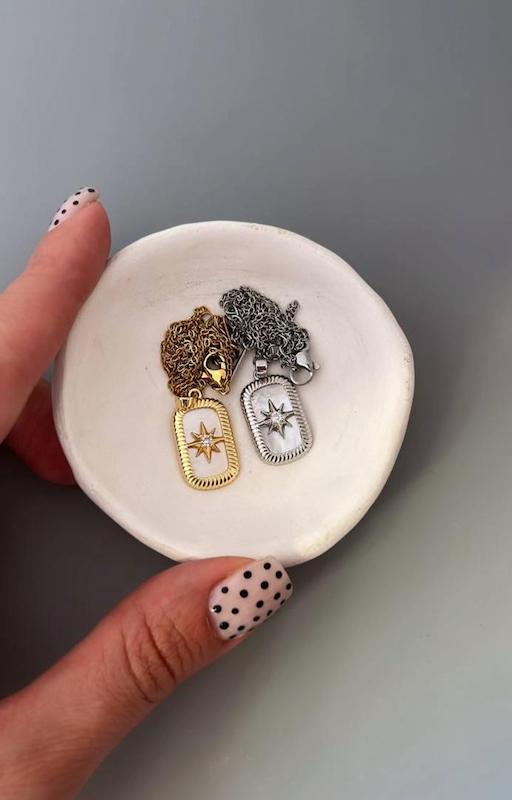 گردنبند طرح برجسته