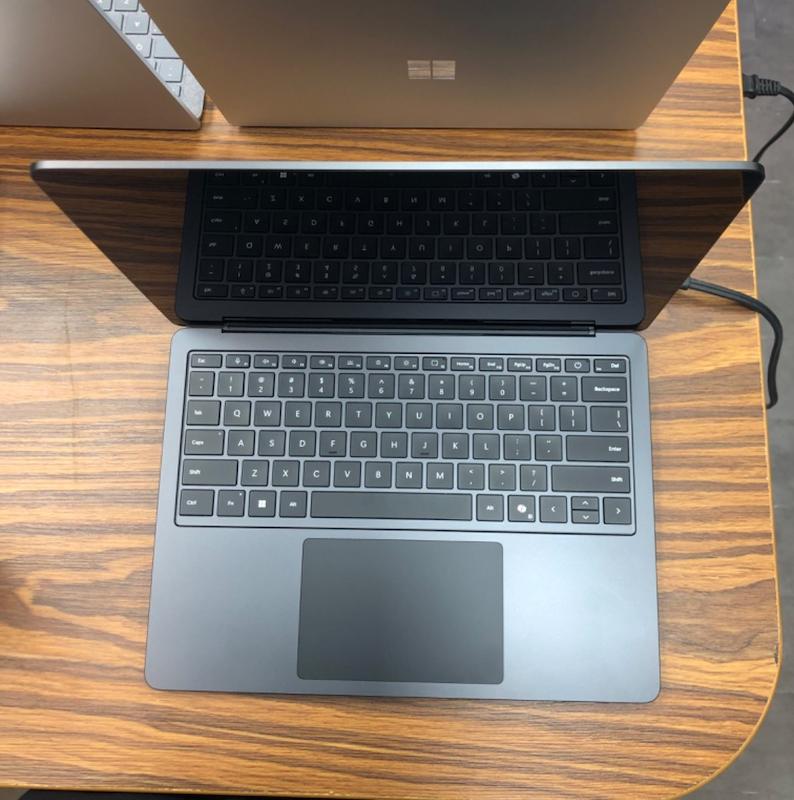 لپ تاپ ماکروسافت Surface Laptop 7 استوک