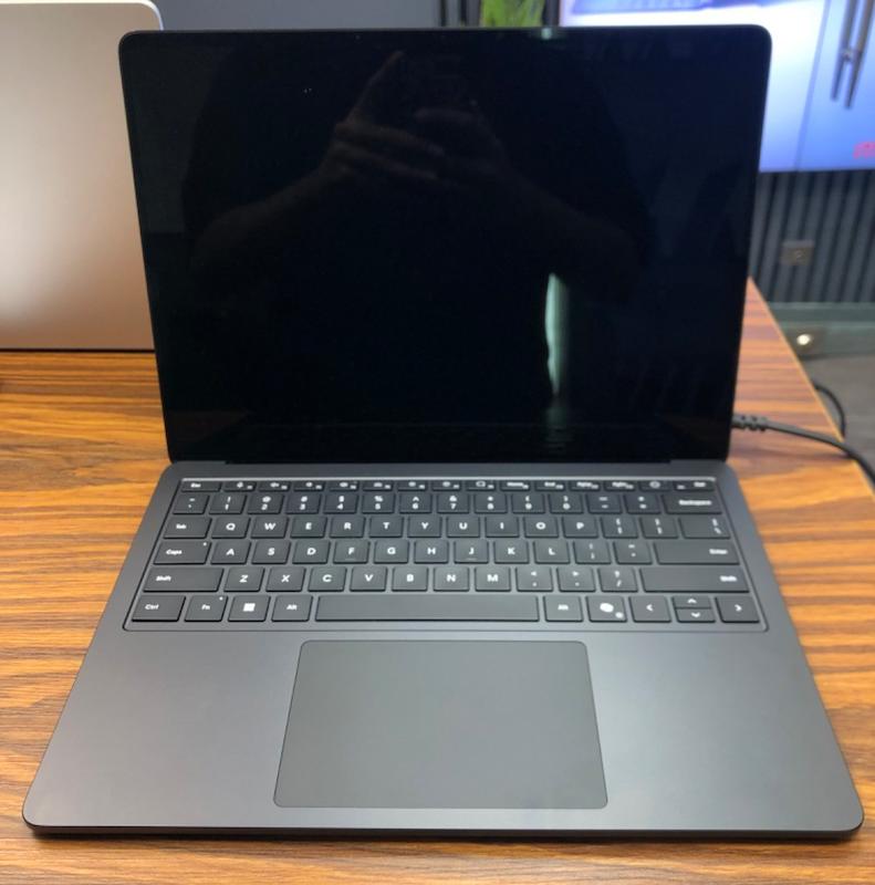 لپ تاپ ماکروسافت Surface Laptop 7 استوک