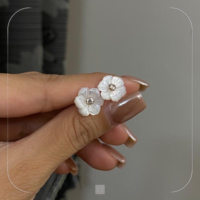 گوشواره گل صدفی