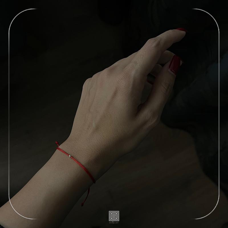 دستبند رد استرینگ
