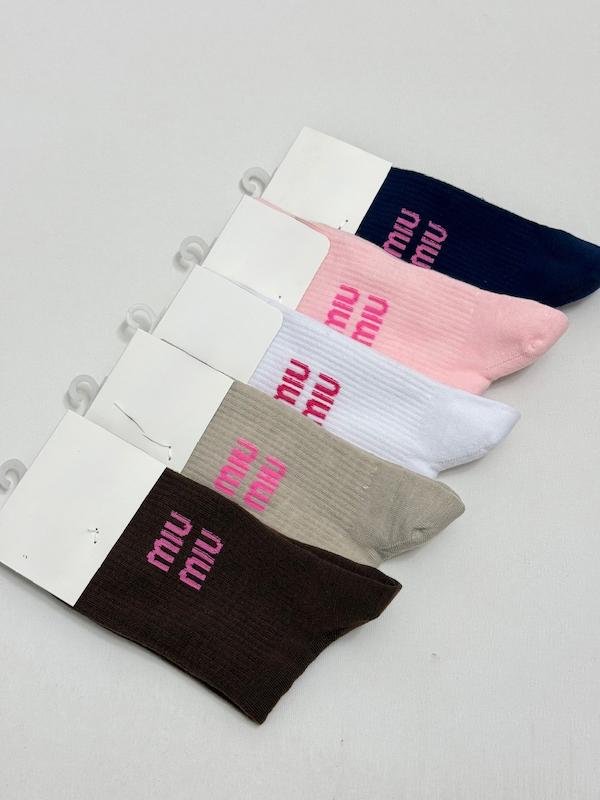 جوراب طرح miu miu