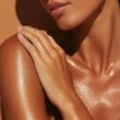 ژل روغن براق کننده بدن وازلین مدل Golden Hour Glow Vanilla Cocoa حجم 200 میلی لیتر