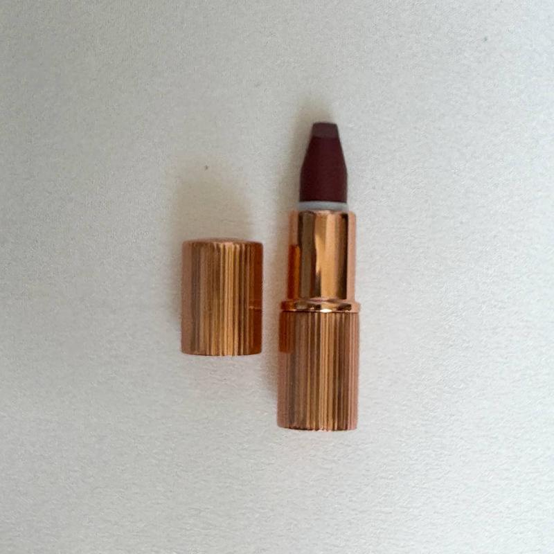 رژلب‌ Pillow Talk با فرمول مات مدرن Charlotte Tilbury