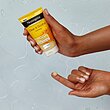 مرطوب کننده‌ی زردچوبه نوتروژینا مدل Clear and Soothe