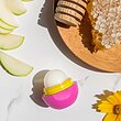 بالم لب توپی eos با طعم عسل و سیب Honey Apple