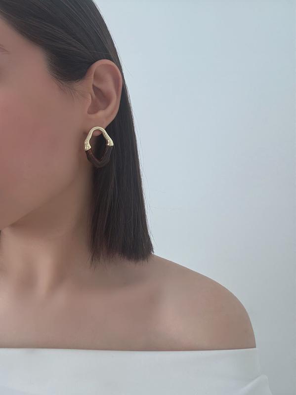 گوشواره رزینی قهوه ای