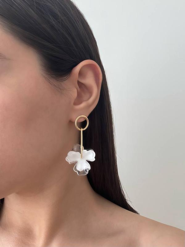گوشواره گل شیشه ای کوچک 