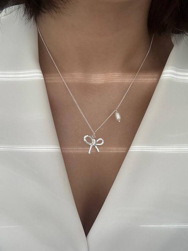 گردنبند پاپیون و مروارید پرورشی