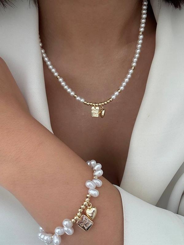 گردنبند مروارید و آویز لاکی 