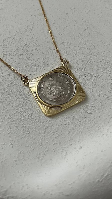 گردنبند سکه مربعی 