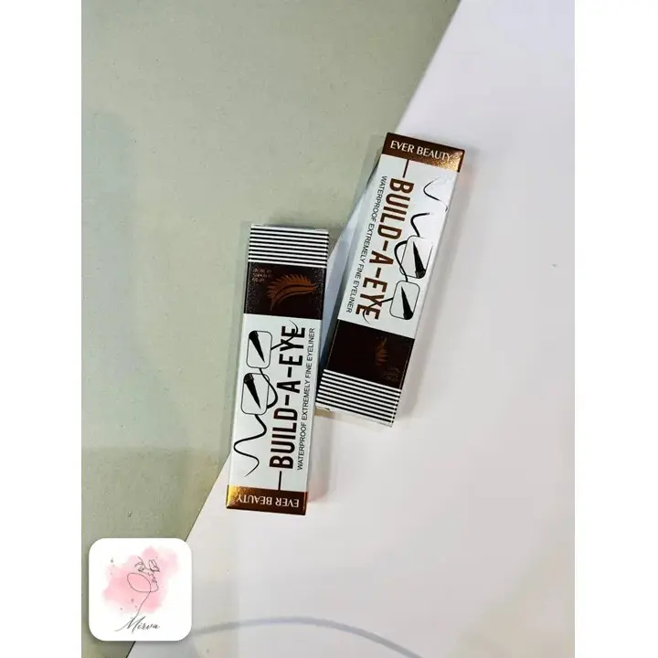 نمای نزدیک خط چشم قهوه‌ای اوربیوتی
