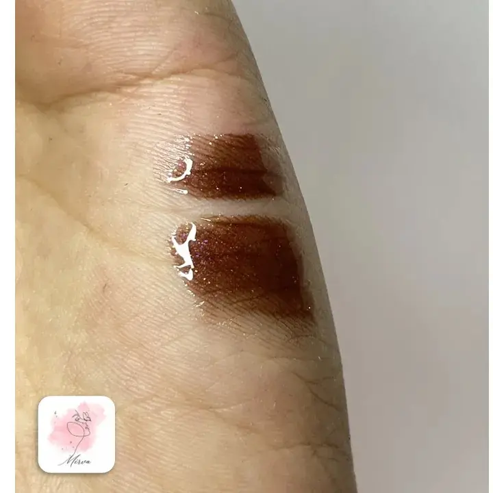 لیپ گلاس شاینی کد 44 مناسب آرایش روزانه