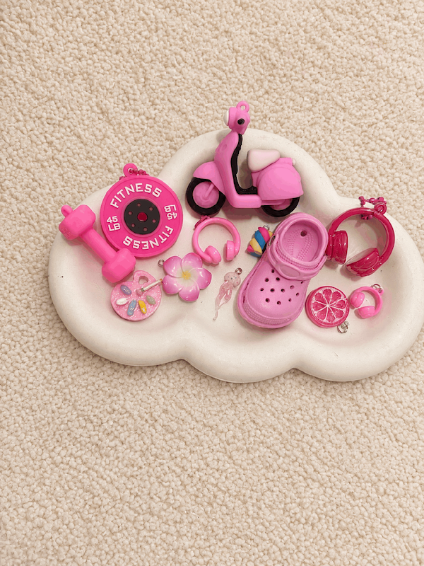 آویزهای صورتی