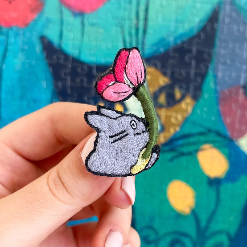 سنجاق سینه توتورو 