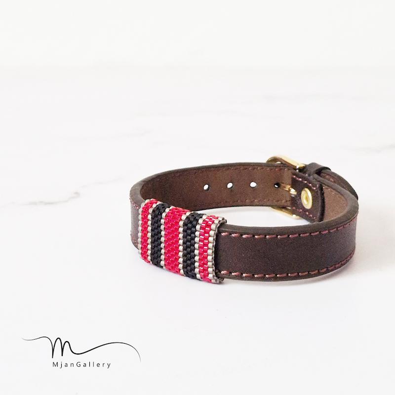 M0186 _ دستبند چرم مردانه 1/4 سانت با منجوق مشکی، طوسی و قرمز ( منجوق میوکی )