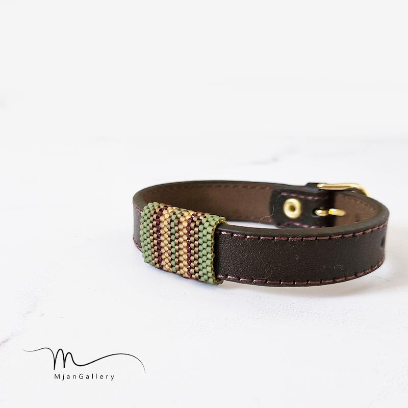 M0189 _ دستبند چرم مردانه  1/4 سانت با منجوق سبز مات، قهوه ای و کرم ( منجوق میوکی )
