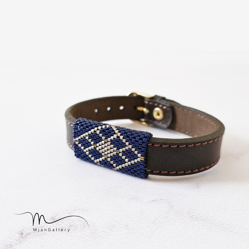 M0190 _ دستبند چرم مردانه  1/4 سانت با منجوق سرمه ای، طوسی و برنز ( منجوق میوکی )