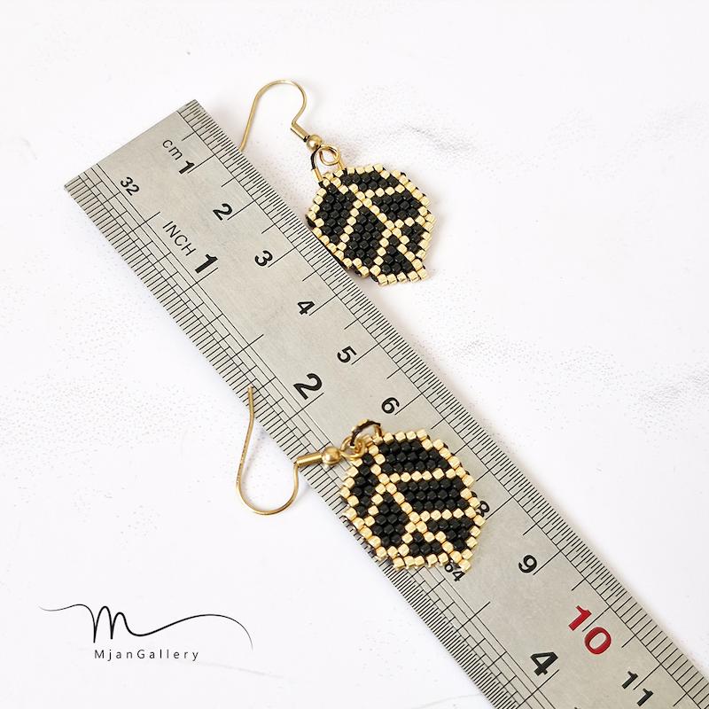 M0259 _ گوشواره برگ مشکی طلایی ( منجوق میوکی )