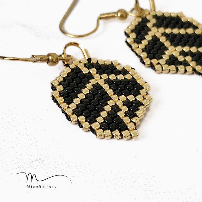 M0259 _ گوشواره برگ مشکی طلایی ( منجوق میوکی )