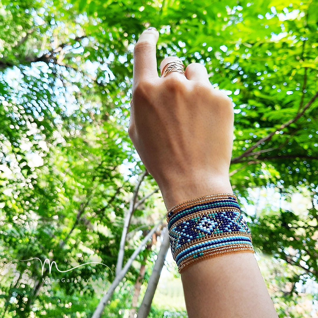 M0082 _ دستبند آبی سرمه ای طرح سنتی 9 رج 3 رج و 1 رج ( منجوق میوکی ) 